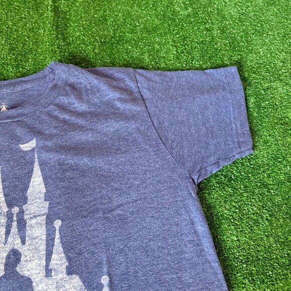 Walt Disney World Magic Kingdom Castle Short Sleeve Crew Neck T-Shirt Size S - Picture 7 of 13